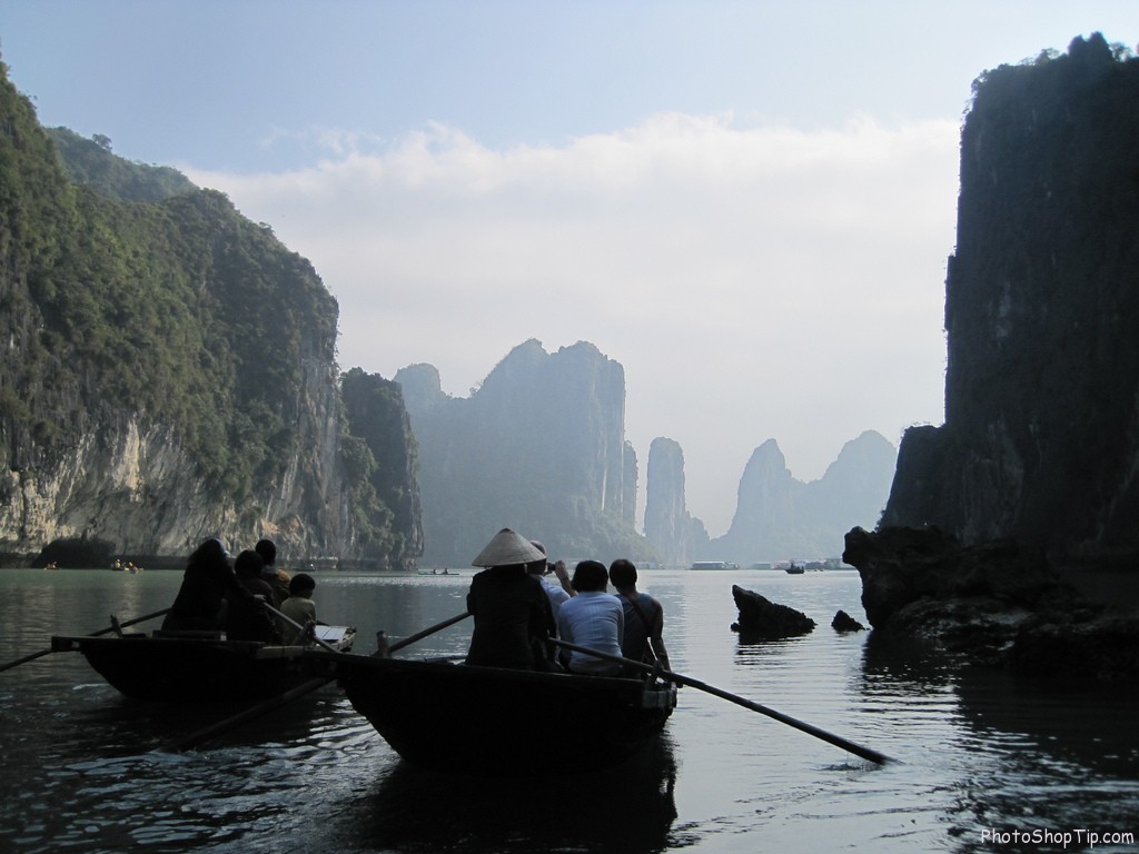 boats in halong bay